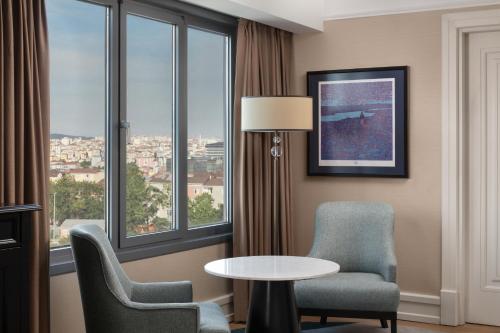 Deluxe King Room - City View
