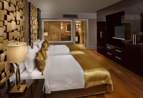 Suite with Two Queen Beds and Sea View - Club Level