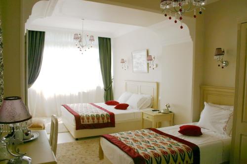 Üç Kişilik Oda - Şehir Manzaralı