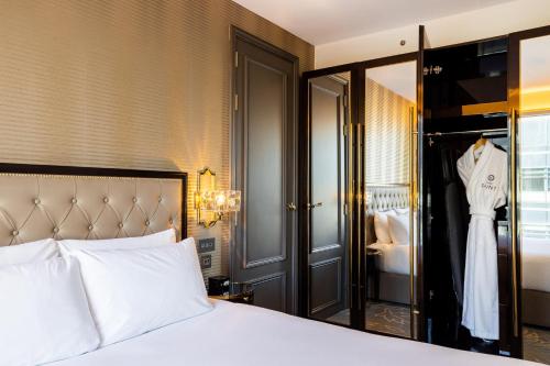 Junior Suite, Spitel Fyeld
