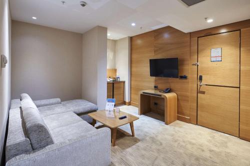 One-Bedroom King Suite