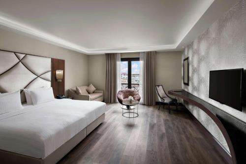 Deluxe King Room - City View