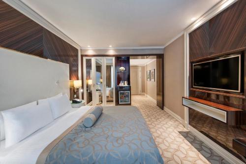 Premium Room with Queen Size Bed