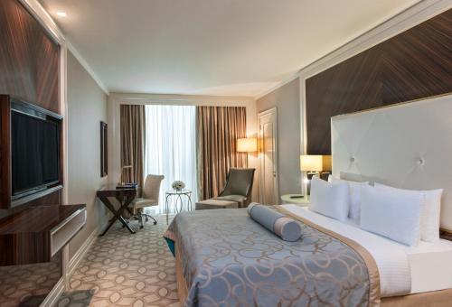 Corner Room - Queen Bedli