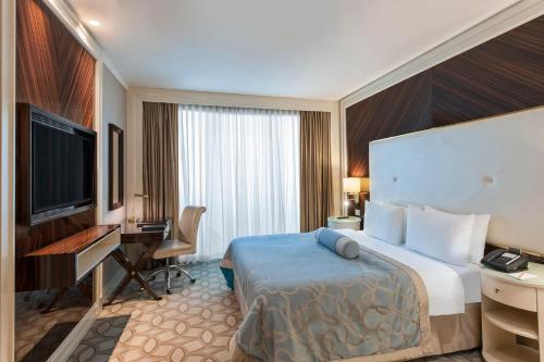 Deluxe Room with Queen Size Bed