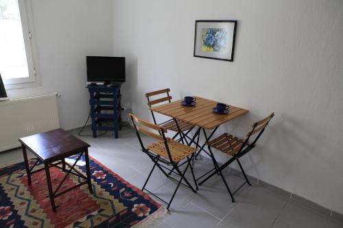 Studio (2 Adults)