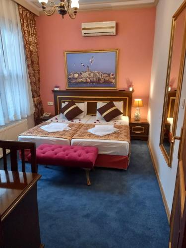 Twin Room with Private Bathroom