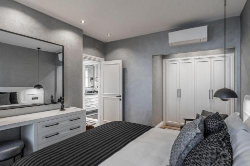 Deluxe Two-Bedroom Apartment