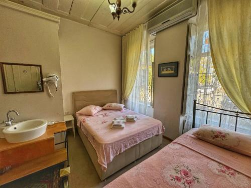 Economy Triple Room