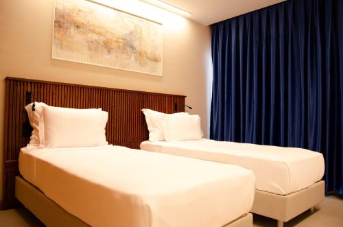 Double or Twin Room - Side Sea View