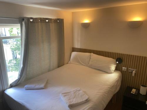 Double Room - En-Suite Bathroom