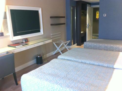 Standart Üç Kişilik Oda - Şehir Manzaralı