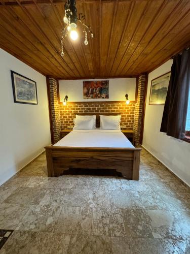 Double or Twin Room with Bathroom