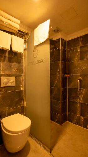 Double Room with Balcony (2 Adults + 1 Children)