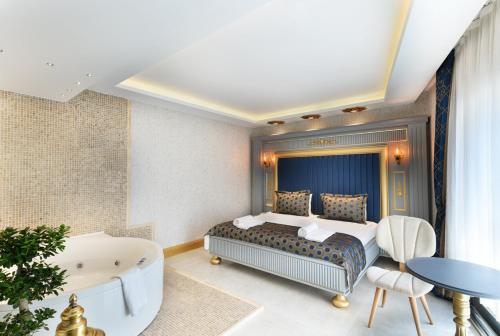 Suite with Spa Bath