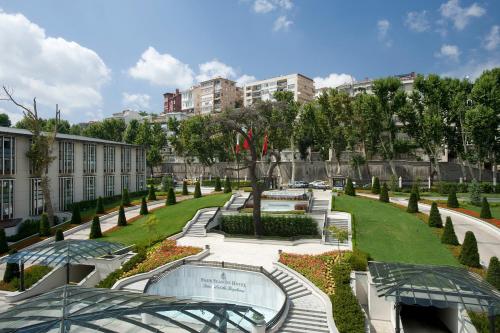 Saray Avlusu Kral Yataklı Oda