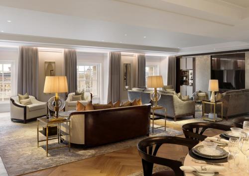 Üç Yatak Odalı Kule Manzaralı Otel Rezidansı
