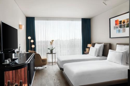 Deluxe Twin Room with Partial Sea View
