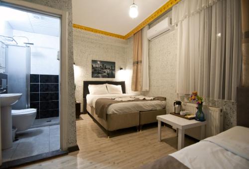 Economy Triple Room