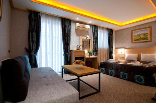 Deluxe Family Room