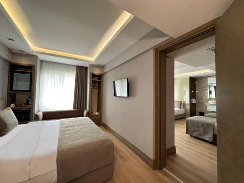 Connecting Room