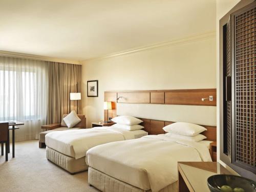 Grand Twin Suite with Lounge Access