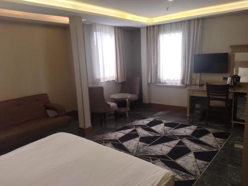 Deluxe Family Room