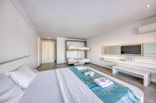 Family Room - Sea View, with Balcony