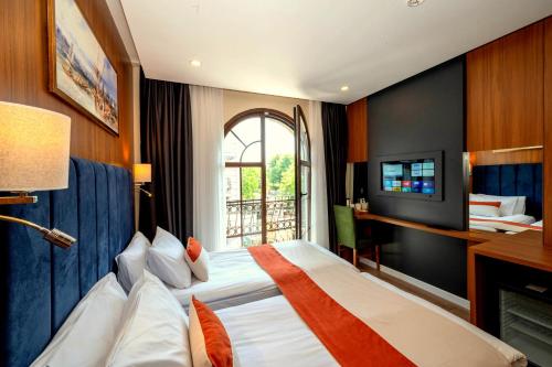 Triple Room with Balcony