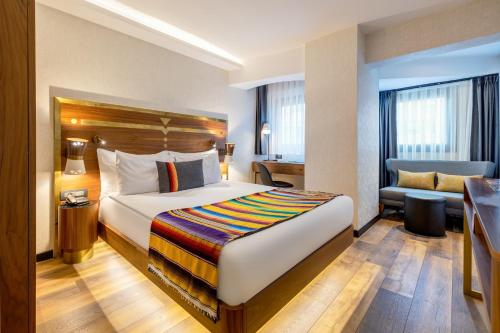 Deluxe King Room