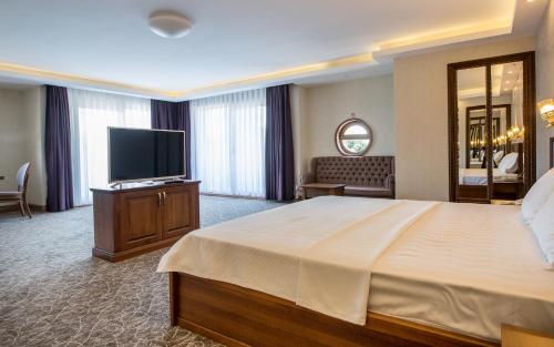 with Balcony King Suite