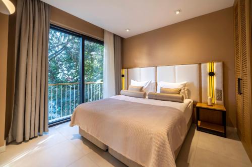 King Suite - Pool View