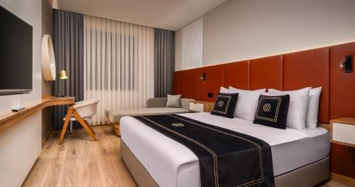 Double Room with Walk-In Shower - Disability Access/Non-Smoking