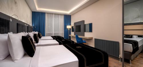 Superior Room with One Double and Two Single Beds - Non-Smoking