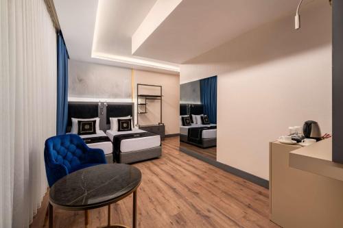 Double Junior Suite with Two Double Beds - Non-Smoking