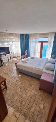 Double Room - Sea and Garden View