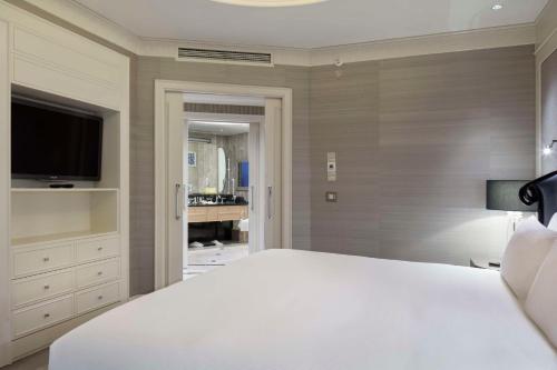 Tek Yatak Odalı Köşe Süit - Executive Lounge Erişimli