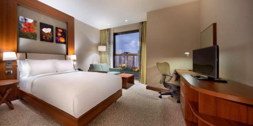 Queen Corner Room