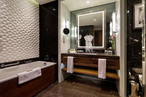 Executive İki Yataklı Oda - Deniz Manzaralı + Lounge Erişimi