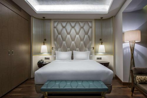 One-Bedroom Apartment with Lounge Access