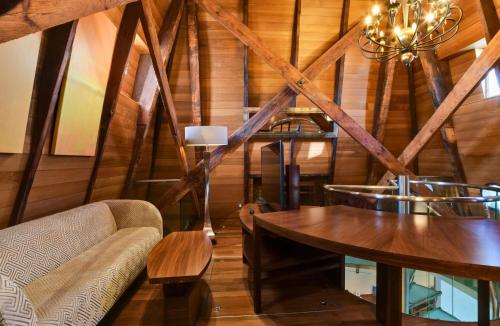 Turret Suite