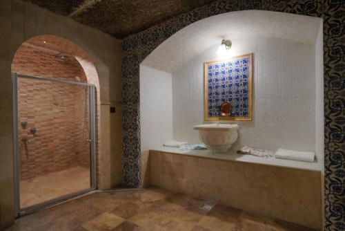 Double Cave Room
