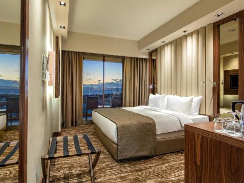 Standard Queen Room - Sea View