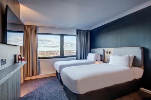 Standard Twin Room with City View and Free Hot Breakfast