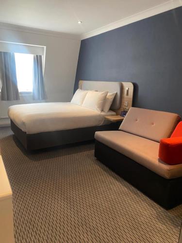 Standard Double Room with Single Sofa Bed and Free Hot Breakfast