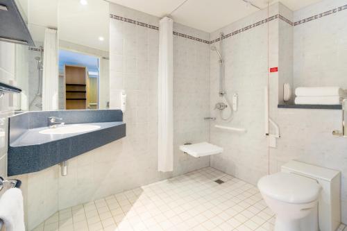 Double Room with Free Hot Breakfast - Accessible