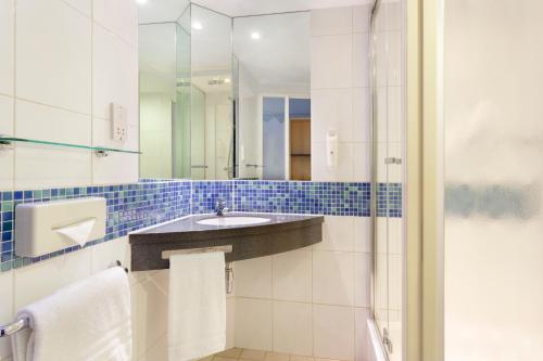 Standard Twin Room with Free Hot Breakfast