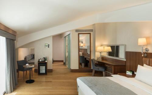 Queen Suite