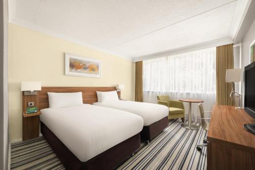Standard Twin Room with Walk-In Shower