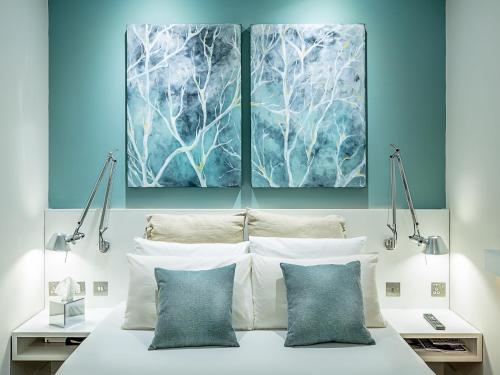 Double Room - Street View